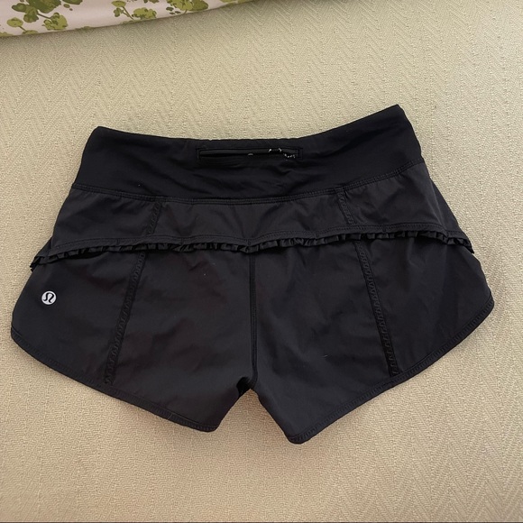 Speed Short with Ruffle - Picture 2 of 4